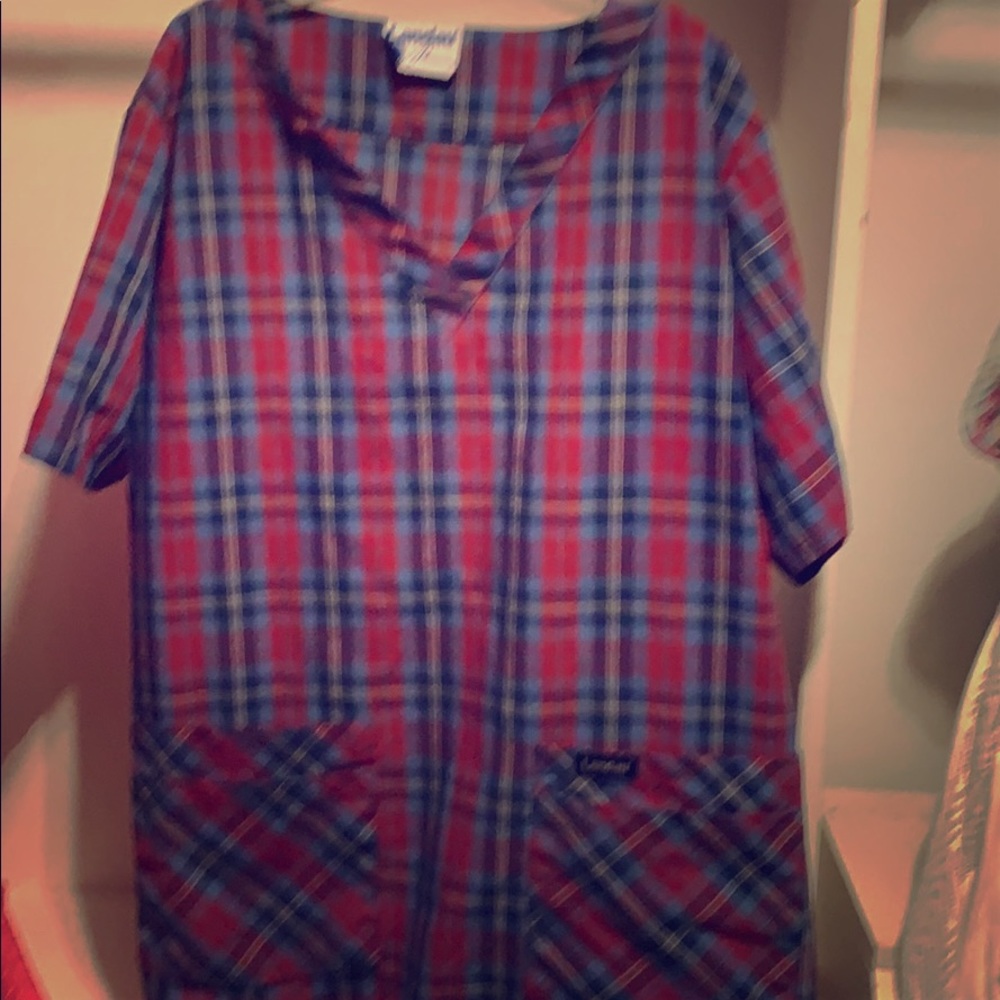 Landau scrub top